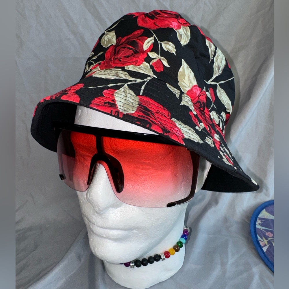 RAVELUXE 🥳 Bucket Hat 👒 ✨ Rose Print on Black ✨